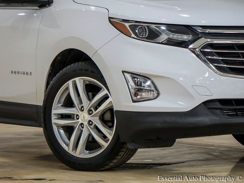 Used 2018 Chevrolet Equinox Premier w/ Infotainment II Package AWD/4WD image 3