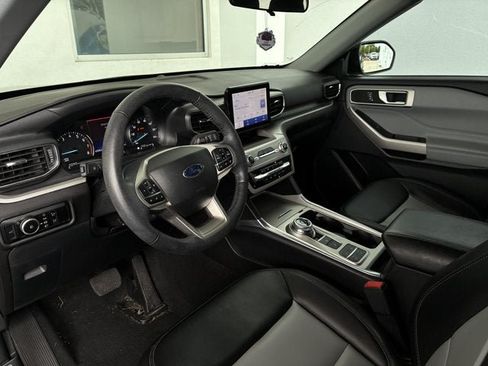 Used 2023 Ford Explorer XLT w/ Equipment Group 202A RWD image 10