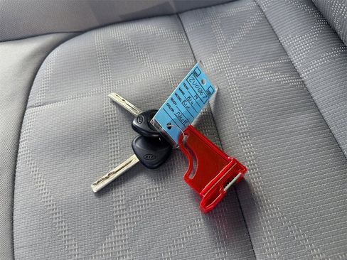 Used 2014 Kia Rio LX image 32