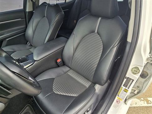 Used 2018 Toyota Camry SE w/ Convenience Package image 11