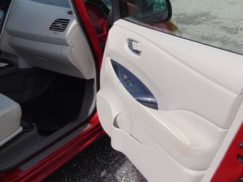 Used 2012 Nissan Leaf SL FWD image 17