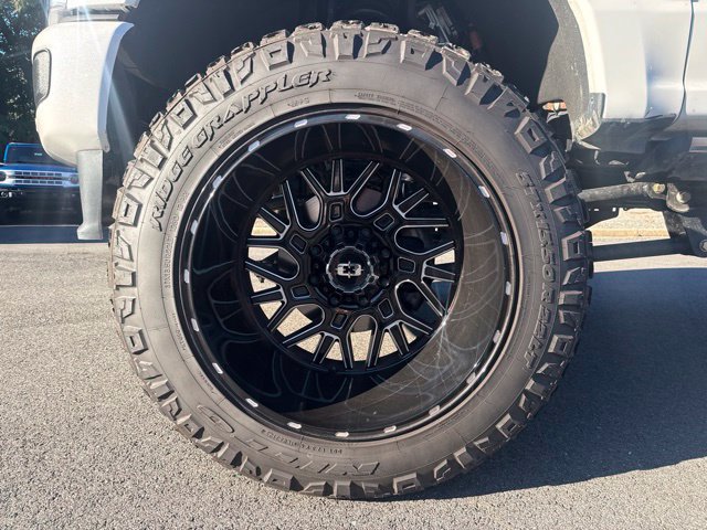 Used 2026 Ford F350 Platinum w/ FX4 Off-Road Package AWD/4WD image 9