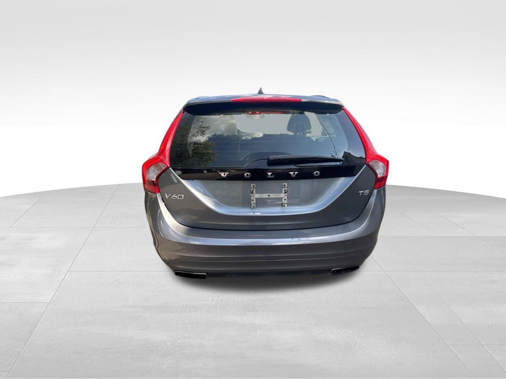 Used 2017 Volvo V60 T5 Premier FWD image 4