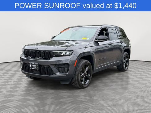Used 2023 Jeep Grand Cherokee Altitude AWD/4WD image 3