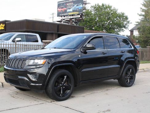 Used 2015 Jeep Grand Cherokee Altitude AWD/4WD image 2
