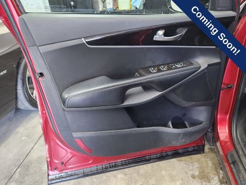 Used 2019 Kia Sorento LX image 16
