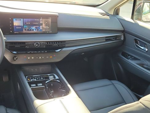Used 2025 Nissan Murano SV AWD/4WD image 23