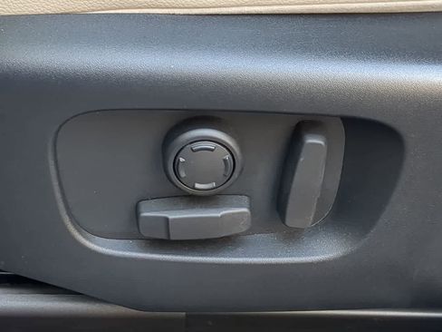 Used 2020 Land Rover Range Rover Velar R-Dynamic S image 17