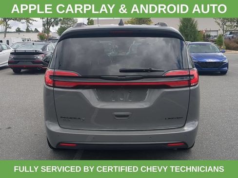 Used 2025 Chrysler Pacifica Limited FWD image 7