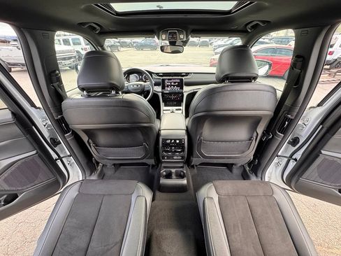 Used 2023 Jeep Grand Cherokee L Altitude AWD/4WD image 25