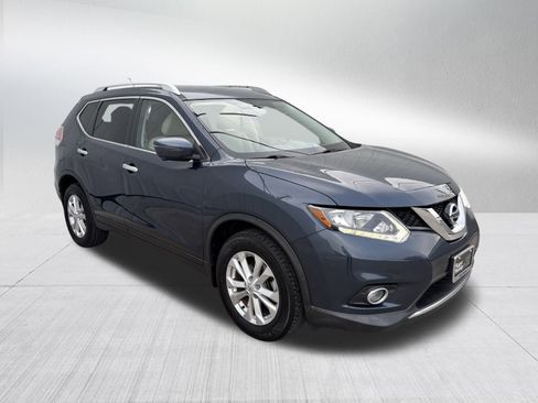 Used 2016 Nissan Rogue SV w/ SV Premium Package image 3