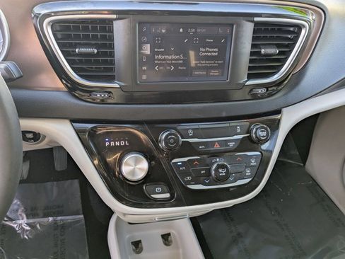 Used 2023 Chrysler Voyager LX image 20