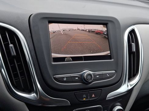 Used 2022 Chevrolet Equinox LS AWD/4WD image 4