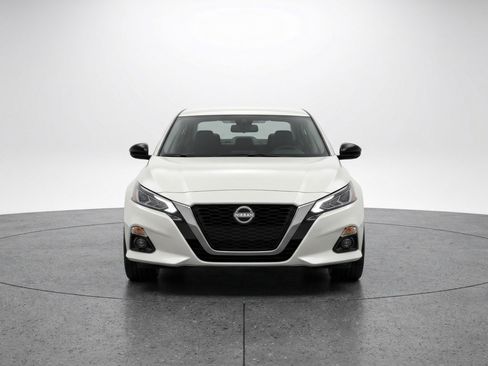 Used 2025 Nissan Altima 2.5 SV FWD image 2