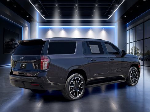 Used 2023 Chevrolet Suburban RST w/ Luxury Package AWD/4WD image 4