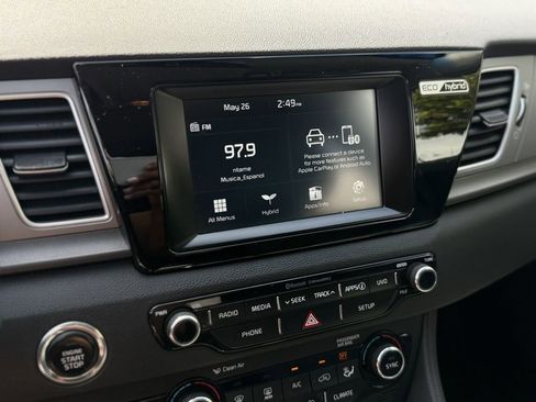 Used 2017 Kia Niro LX FWD image 17