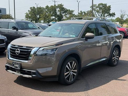 Used 2024 Nissan Pathfinder Platinum AWD/4WD image 3
