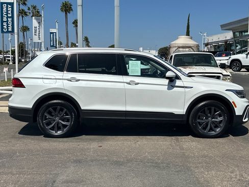 Used 2023 Volkswagen Tiguan SE FWD image 3