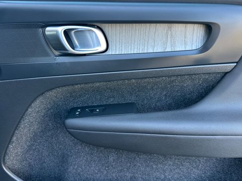 Certified 2023 Volvo XC40 B5 Plus w/ Protection Package Premier image 19