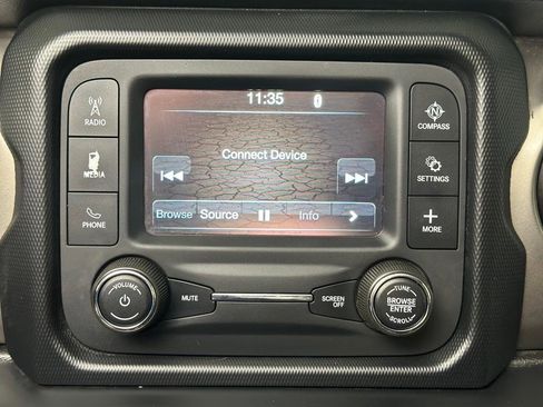 Used 2019 Jeep Wrangler Unlimited Sport S AWD/4WD image 17