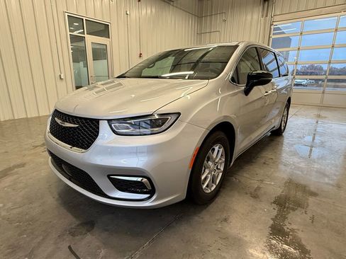 New 2026 Chrysler Pacifica Select FWD image 7