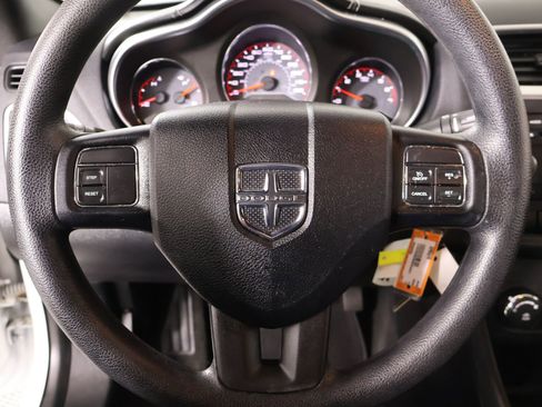 Used 2013 Dodge Avenger SE FWD image 3