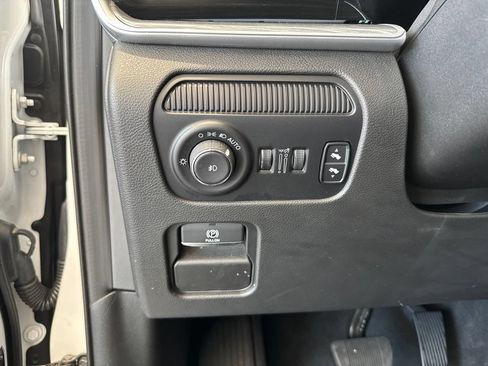 Used 2024 Jeep Wagoneer Series II w/ Convenience Group I AWD/4WD image 37