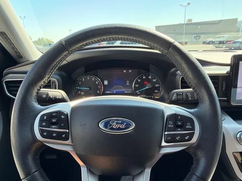 Used 2023 Ford Explorer XLT w/ Equipment Group 202A AWD/4WD image 17