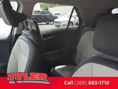 Used 2025 Kia Niro SX image 40