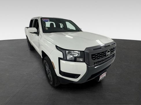 Certified 2025 Nissan Frontier SV AWD/4WD image 1