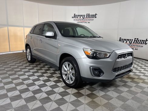 Used 2015 Mitsubishi Outlander Sport ES image 3