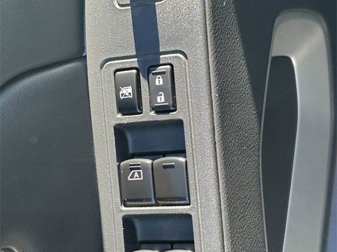 Used 2023 Nissan Frontier SV w/ SV Convenience Package image 19