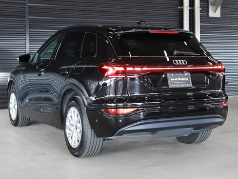 Used 2025 Audi Q6 e-tron Premium image 2