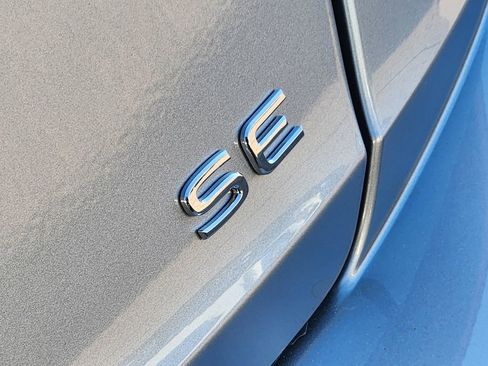 Certified 2025 Volkswagen Jetta SE w/ Sunroof Package image 12