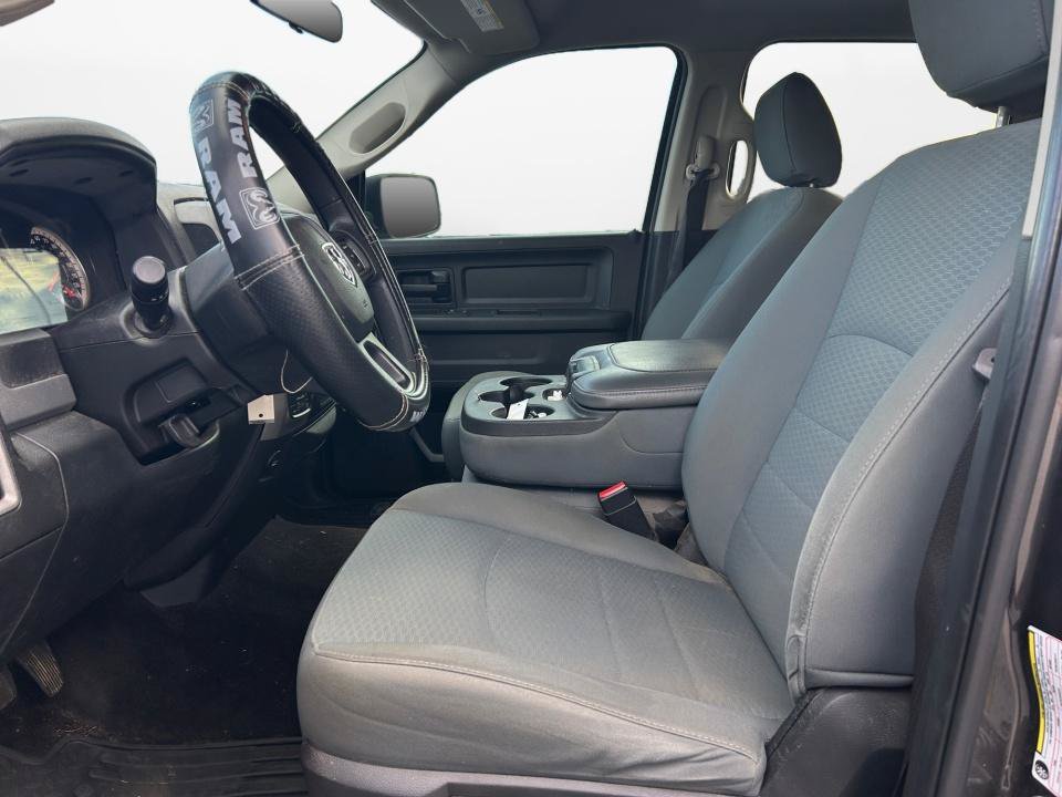 Used 2017 RAM 1500 Express AWD/4WD image 16
