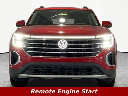 Used 2025 Volkswagen Atlas SE AWD/4WD image 2