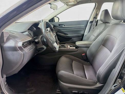 Certified 2023 Nissan Altima 2.5 SV w/ SV Premium Package AWD/4WD image 17