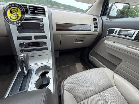 Used 2010 Lincoln MKX AWD image 23