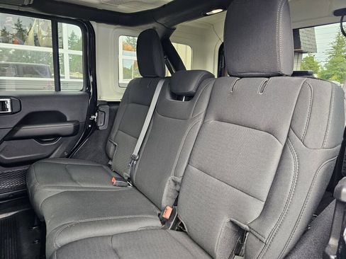 Used 2020 Jeep Wrangler Unlimited Sahara w/ Uconnect 4C Nav & Sound Group AWD/4WD image 21