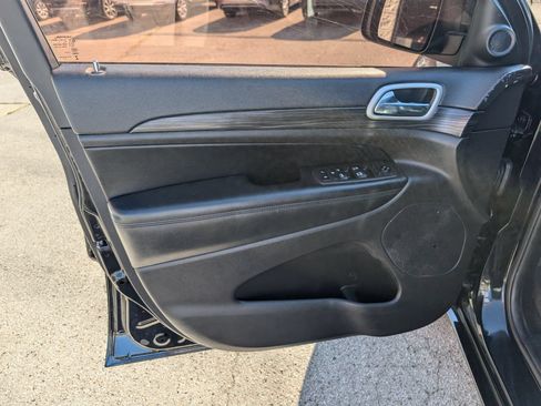 Used 2021 Jeep Grand Cherokee Laredo X RWD image 11