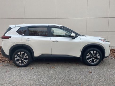 Used 2023 Nissan Rogue SV image 5