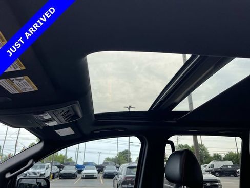 Used 2021 Nissan Titan PRO-4X w/ Pro-4x Convenience Package AWD/4WD image 28
