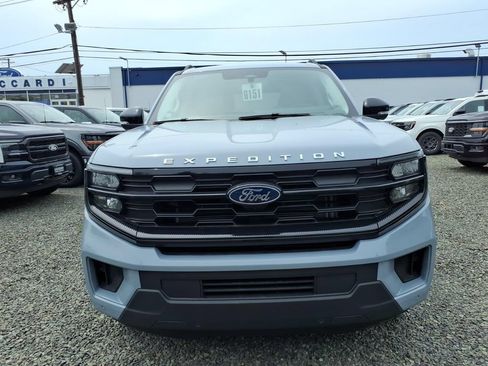 Used 2026 Ford Expedition Active AWD/4WD image 2