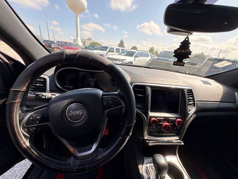 Used 2018 Jeep Grand Cherokee Altitude AWD/4WD image 10