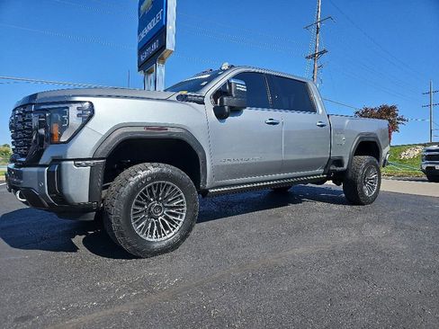 Used 2024 GMC Sierra 2500 Denali Ultimate w/ Max Trailering Package AWD/4WD image 2