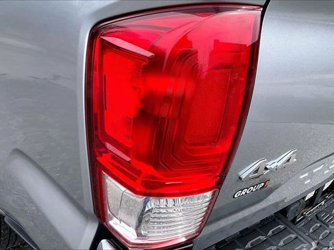 Used 2017 Toyota Tacoma SR5 w/ Tow Package image 28