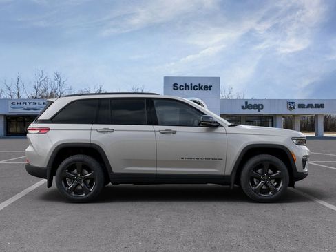 New 2025 Jeep Grand Cherokee Limited w/ Luxury Tech Group II image 21