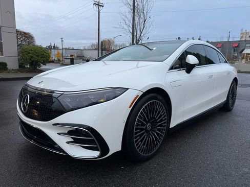 Used 2022 Mercedes-Benz EQS 580 4MATIC Sedan w/ AMG Line Interior image 4