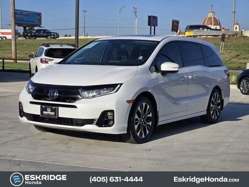 Used 2025 Honda Odyssey Elite image 3