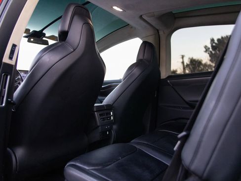 Used 2017 Tesla Model X 75D image 37